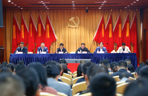 宜化集團(tuán)召開2019年慶?！拔逡弧眹?guó)際勞動(dòng)節(jié)暨表彰大會(huì)(圖2)