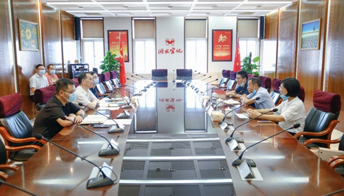 宜昌市總工會黨組書記、常務(wù)副主席皮祖武一行到宜化集團(tuán)調(diào)研(圖1)