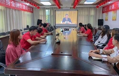 向抗疫英雄致敬！宜化集團(tuán)組織收看全國(guó)抗擊新冠肺炎疫情表彰大會(huì)(圖6)