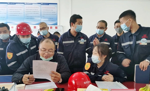 新疆宜化氯堿分廠氯乙烯三班、合成二班榮獲準東開發(fā)區(qū)安全標準化示范班組稱號(圖3)