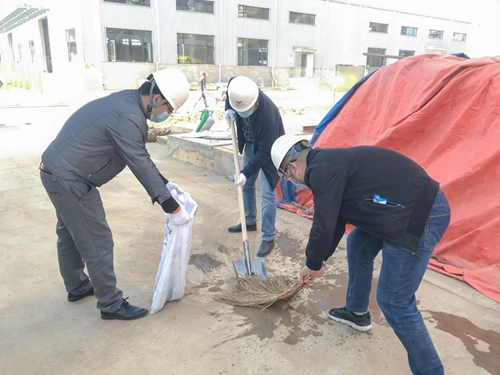 感受工程氛圍參與工程建設(shè) 集團(tuán)總部機關(guān)干部到新材料公司現(xiàn)場勞動(圖5)