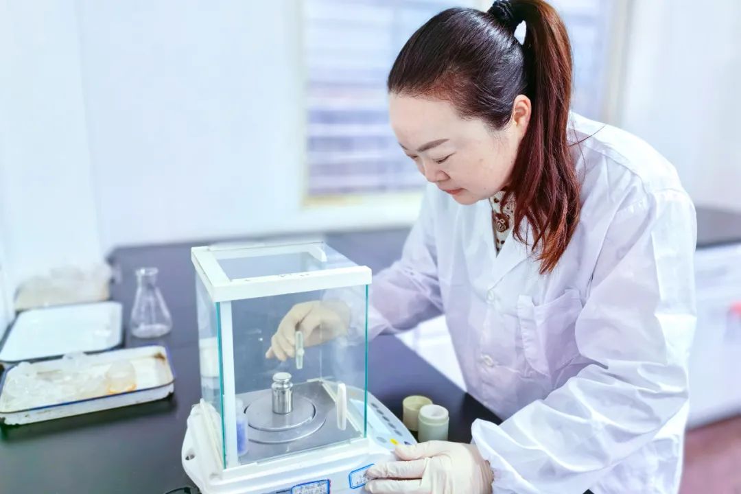 【宜化榜樣】股份公司黃冬燕：立足分析崗位，爭(zhēng)當(dāng)技術(shù)能手(圖3)