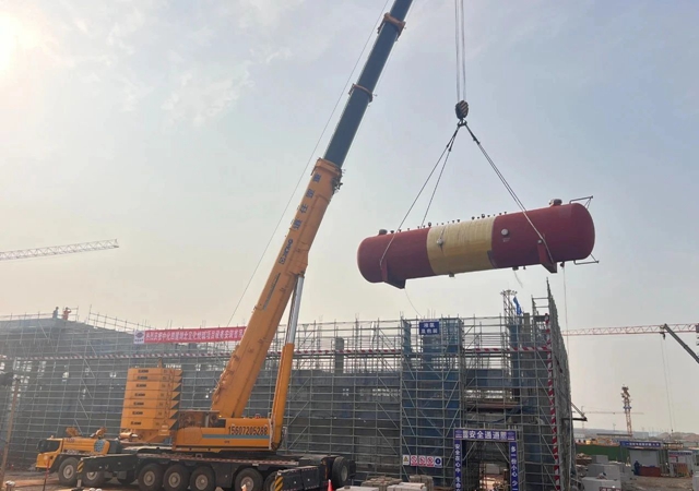 首臺大型設(shè)備“落戶”，氯堿新能源項目吹響工程設(shè)備安裝新號角！