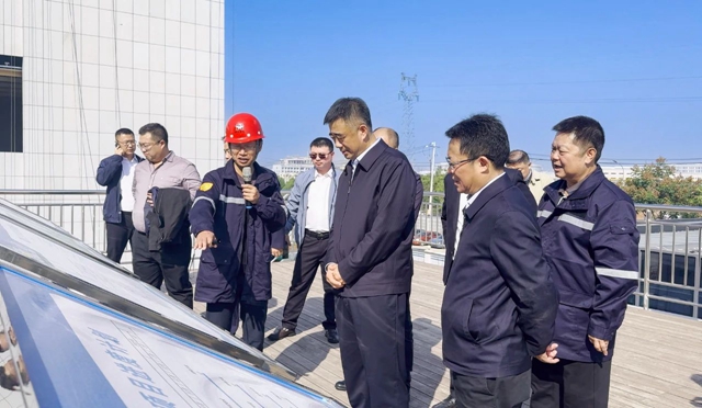 黑龍江省供銷合作社理事會(huì)主任趙勵(lì)軍、倍豐集團(tuán)董事長(zhǎng)徐陽一行到訪宜化集團(tuán)