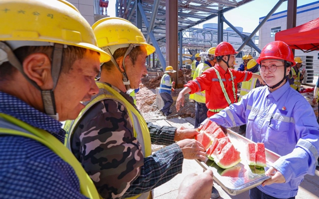 酷暑送清涼，關(guān)懷沁人心！宜化田家河園區(qū)全力保障職工高溫作業(yè)安全