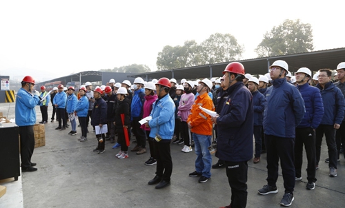 熱火朝天！集團總部140余人到股份公司氯堿分廠開展勞動