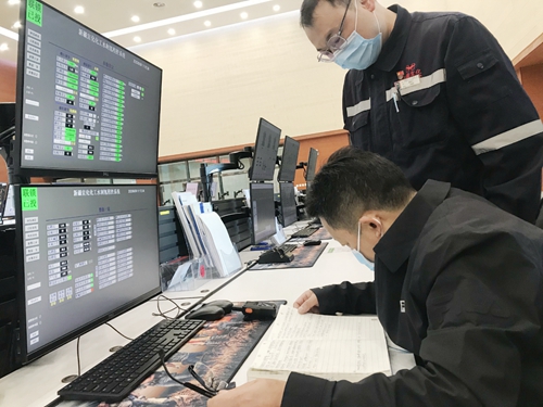 王大真到新疆宜化、新疆宜化礦業(yè)走訪慰問(wèn)干部職工