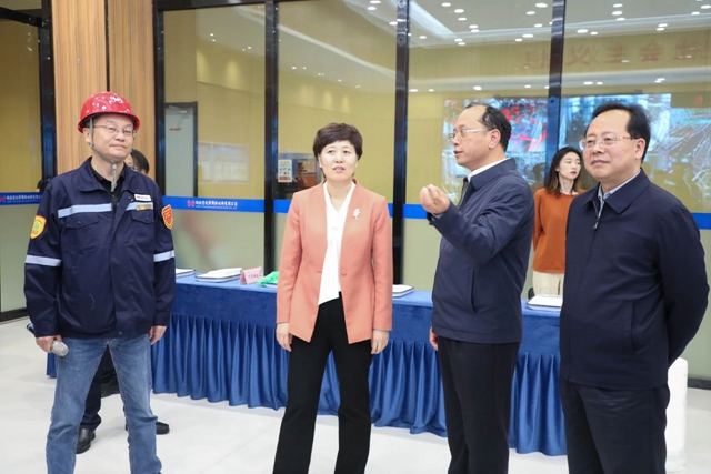 烏海市委副書記、市長崔景英一行到宜化集團(tuán)調(diào)研