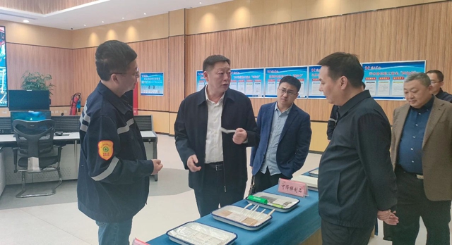 宜昌市國資委黨委書記、主任黃智華到降解新材料公司調(diào)研指導(dǎo)工作